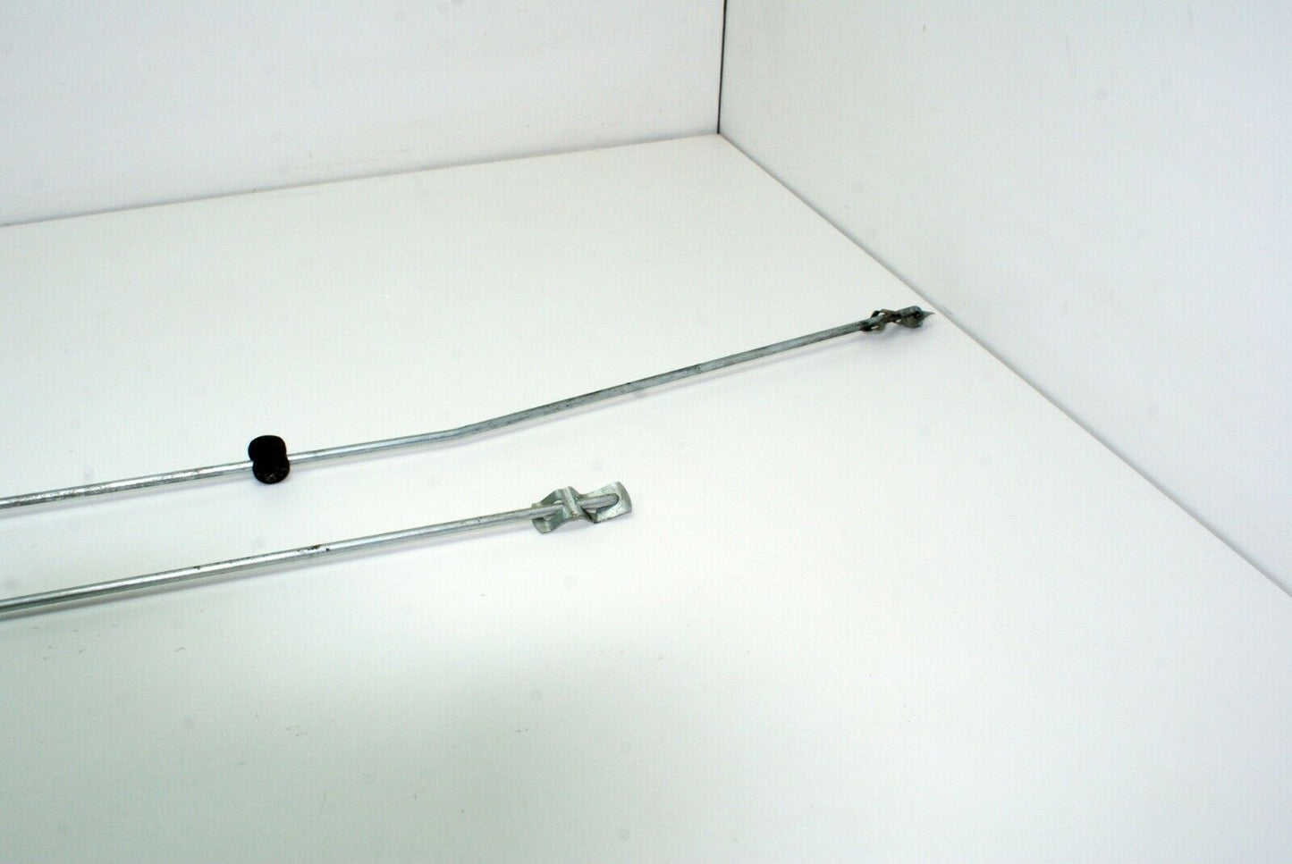 2072 Mercedes-Benz W105 219 PONTON Door Lock Control Bar Rear Left