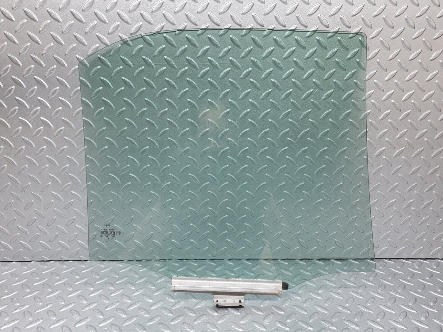 41992 Mercedes-Benz W202 C200 Rear Right Door Window Glass