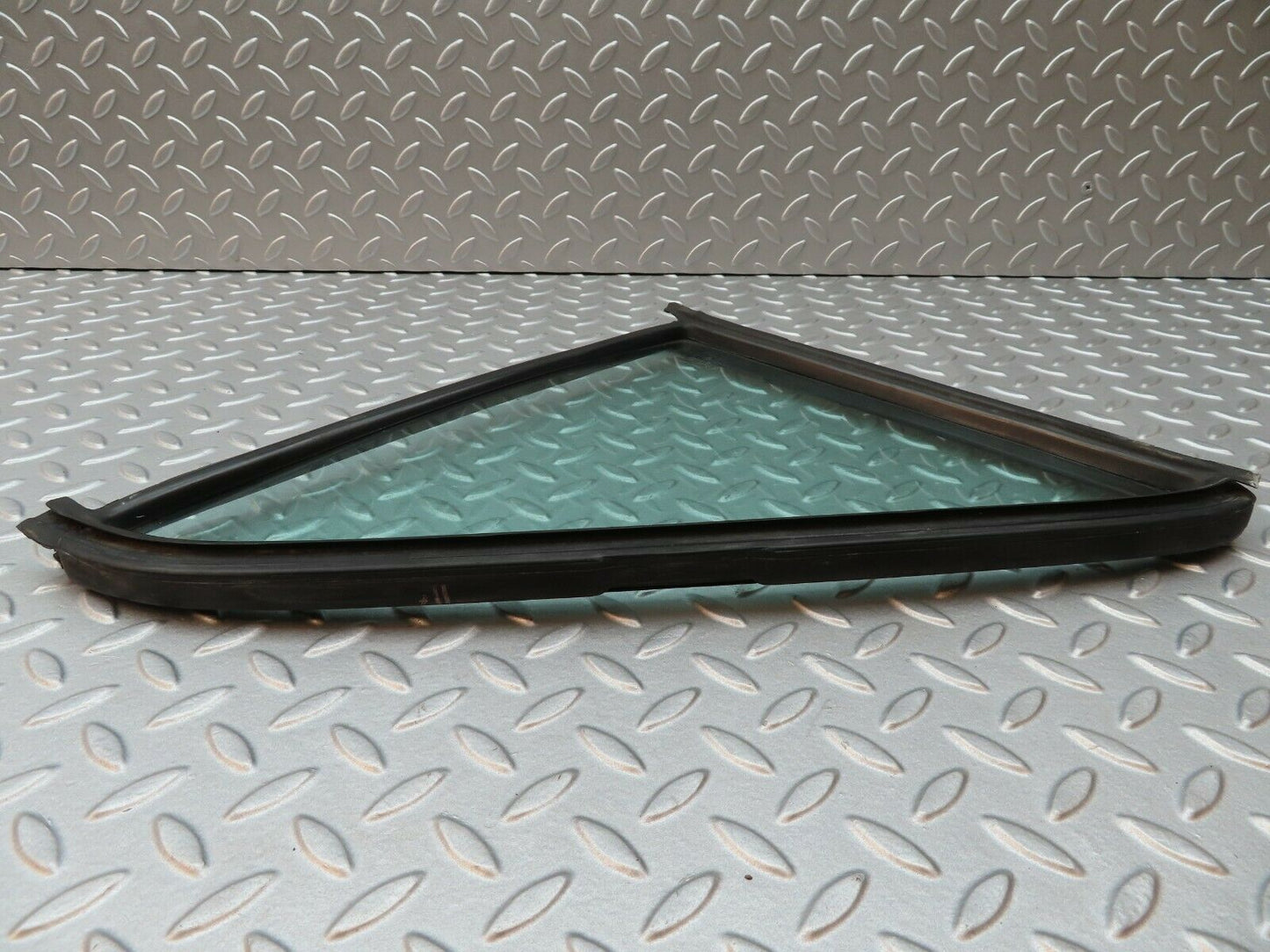 4466 Mercedes-Benz W123 230E Rear Right Quarter Glass