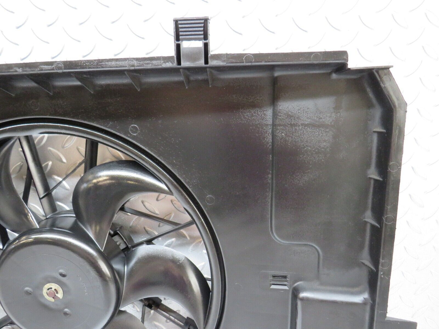 34734 Mercedes-Benz W210 320E Radiator Cooling Fan Bosch 2105052355 0130303227