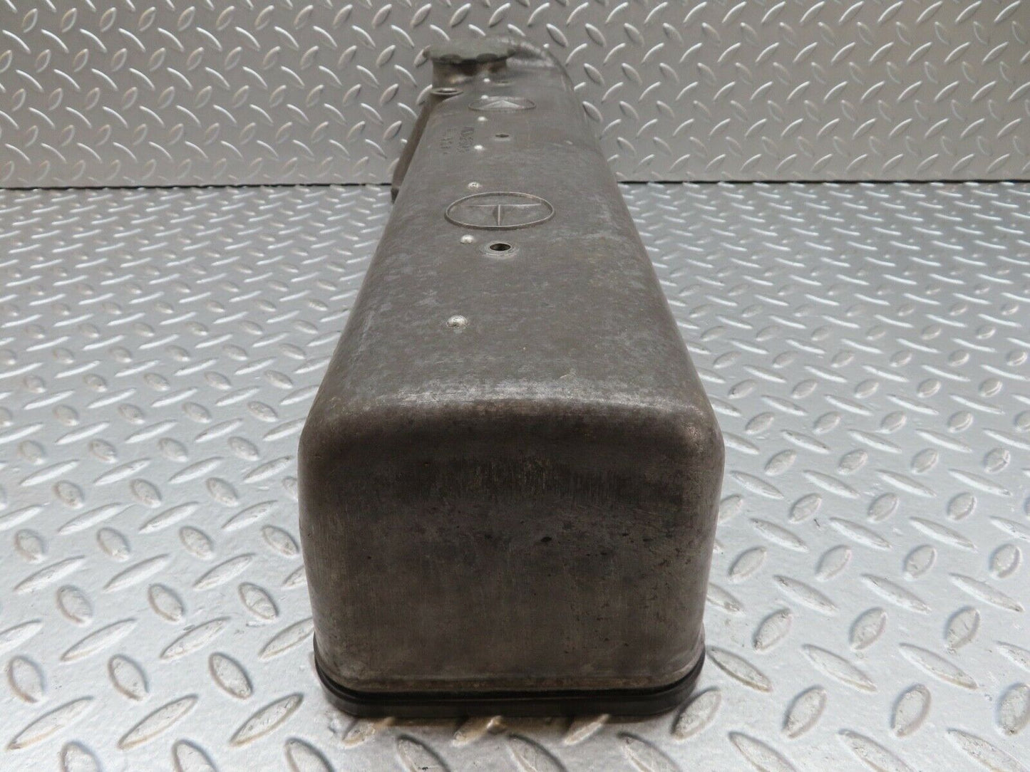 18480 Mercedes-Benz W111 220SE Coupe Cylinder Head Valve Cover 1800161305
