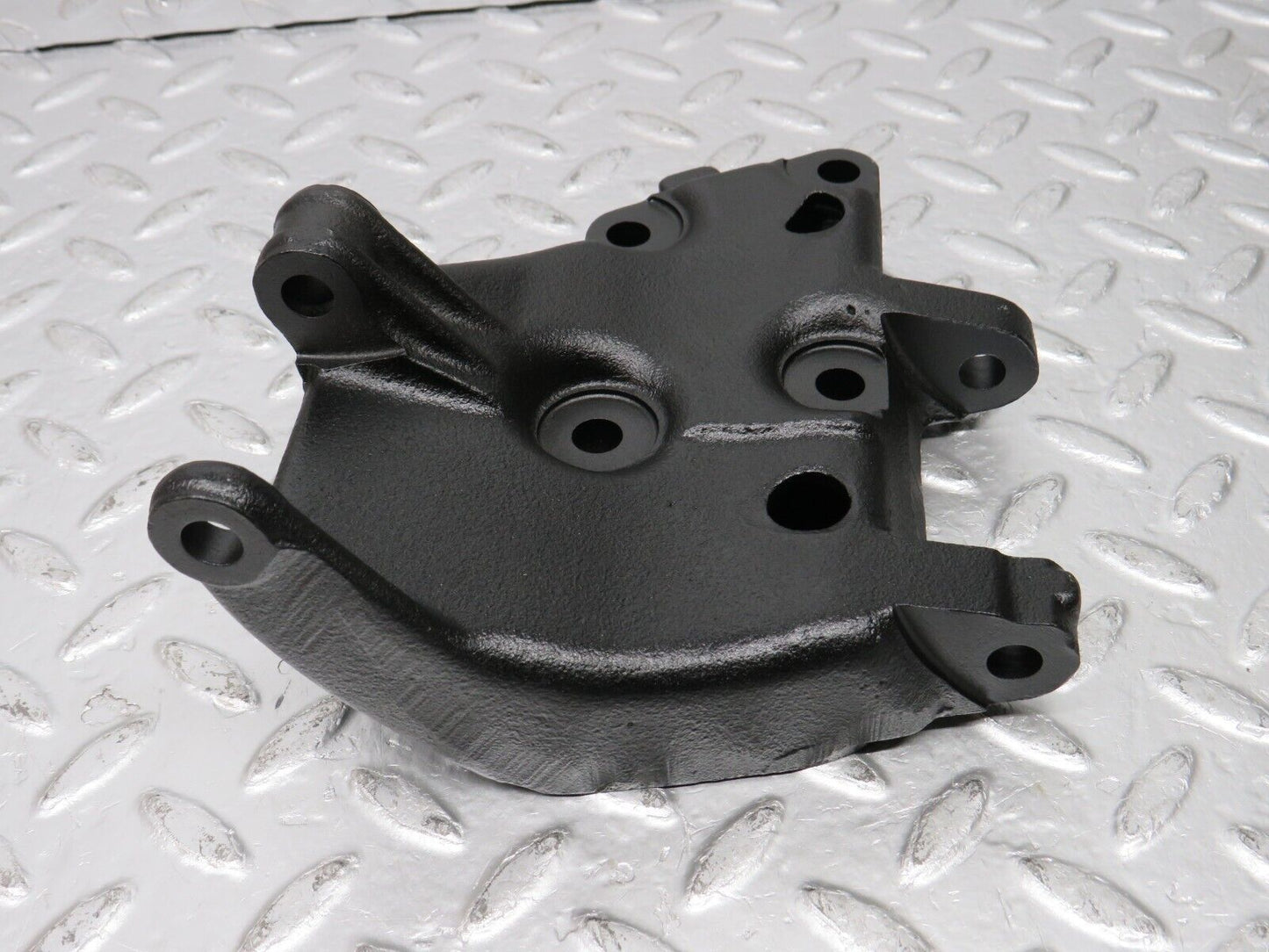 31118 Mercedes-Benz W123 200D Alternator Generator Bracket 1151550935