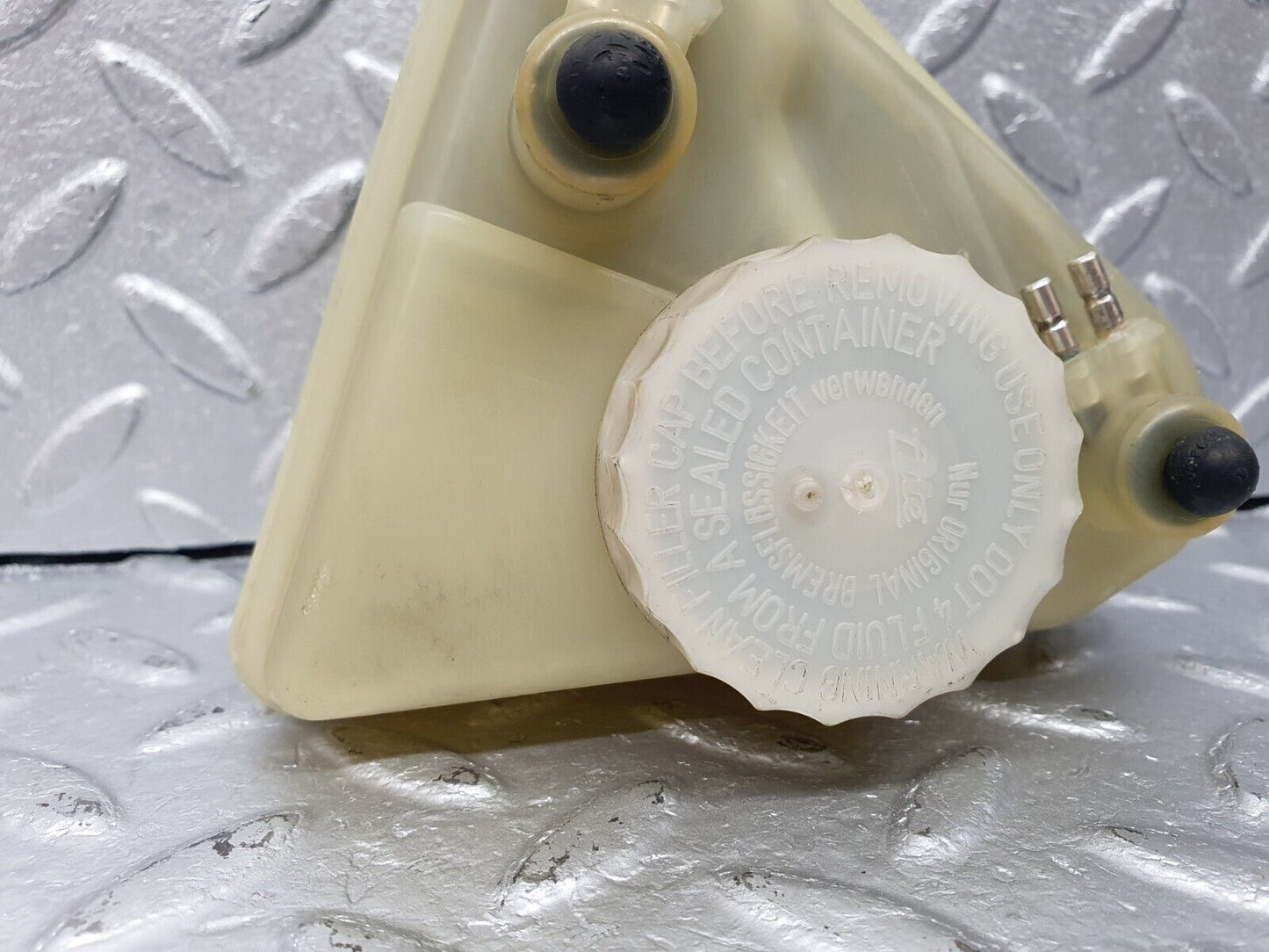 40728 Mercedes-Benz W123 300D Brake Fluid Reservoir Tank DBA
