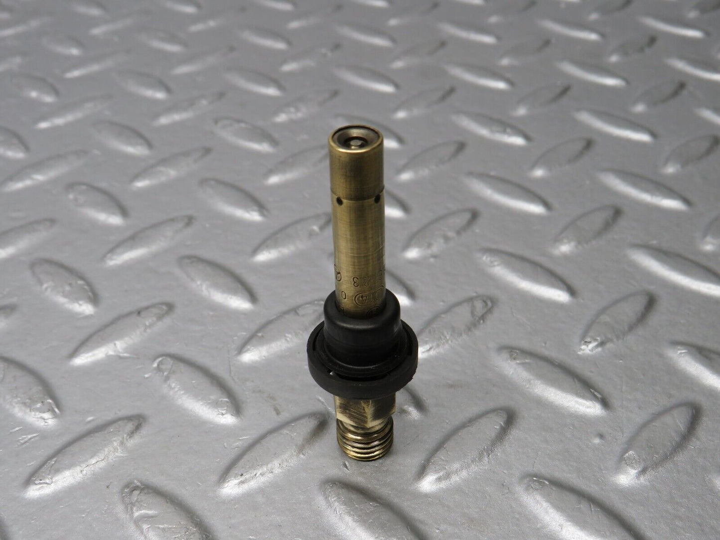 38905 Mercedes-Benz W201 190E 2.6L Fuel Injector Bosch 0000785623 0437502047