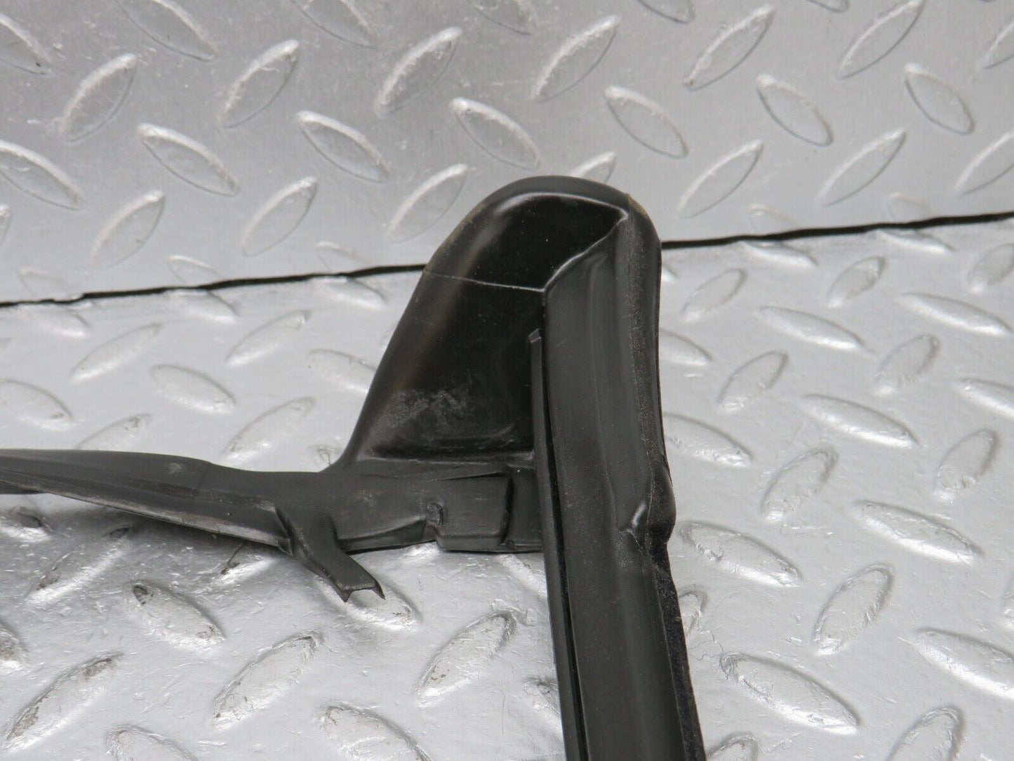 38606 Mercedes-Benz R129 280SL Coupe Front Windscreen Rubber Seal