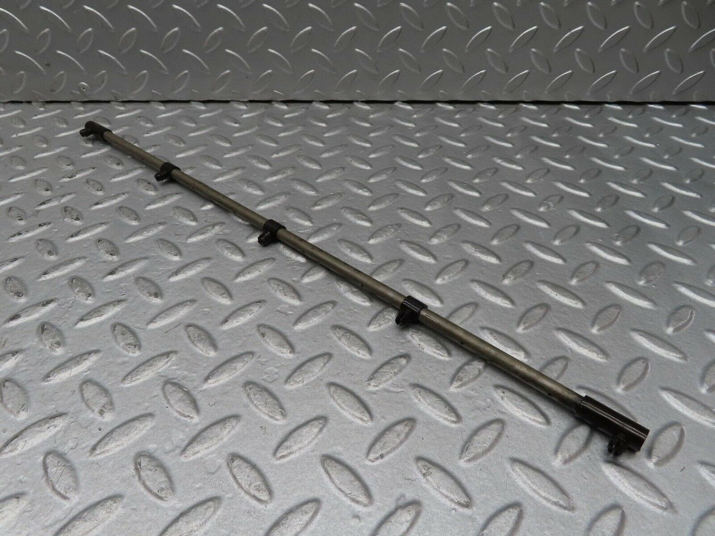 16557 Mercedes-Benz C107 350SLC Coupe Camshaft Oil Tube