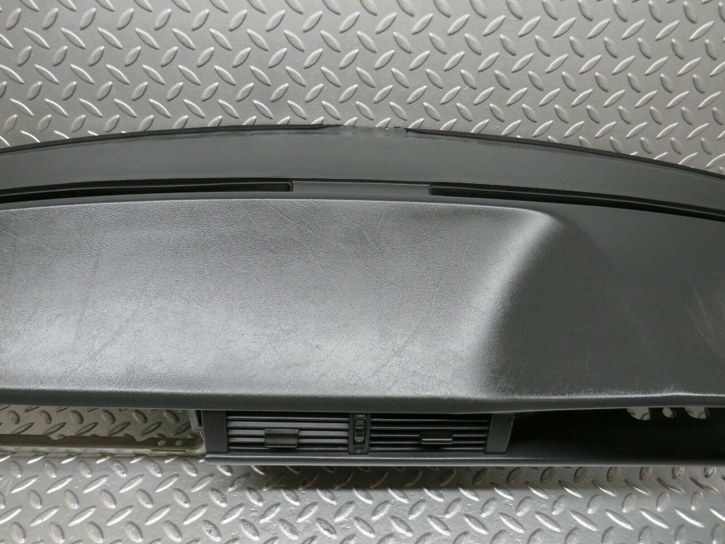 24255 Mercedes-Benz S124 220TE Wagon Dashboard Black