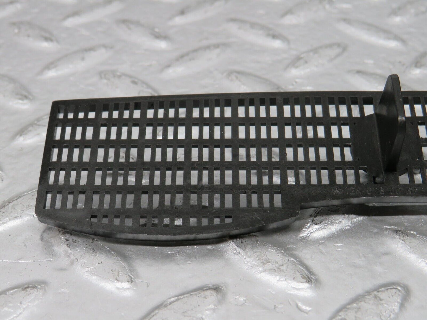 29547 Mercedes-Benz W124 230E Windscreen Water Drain Grill 1246280067
