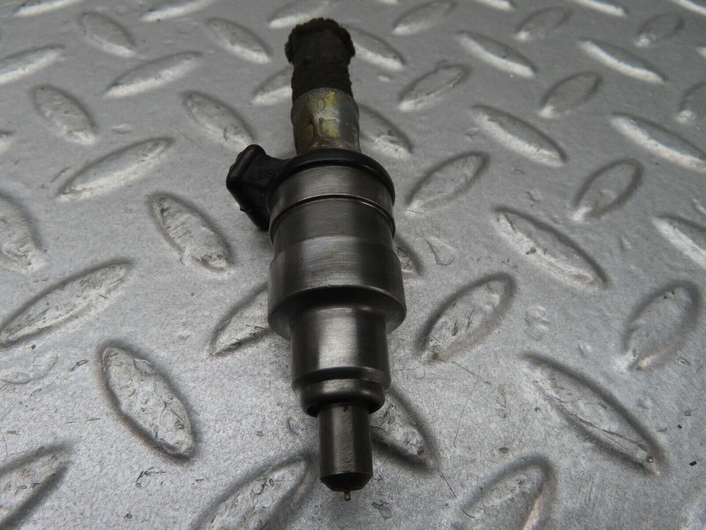 13337 Mercedes-Benz W116 350SE Fuel Injector Bosch 0280150001