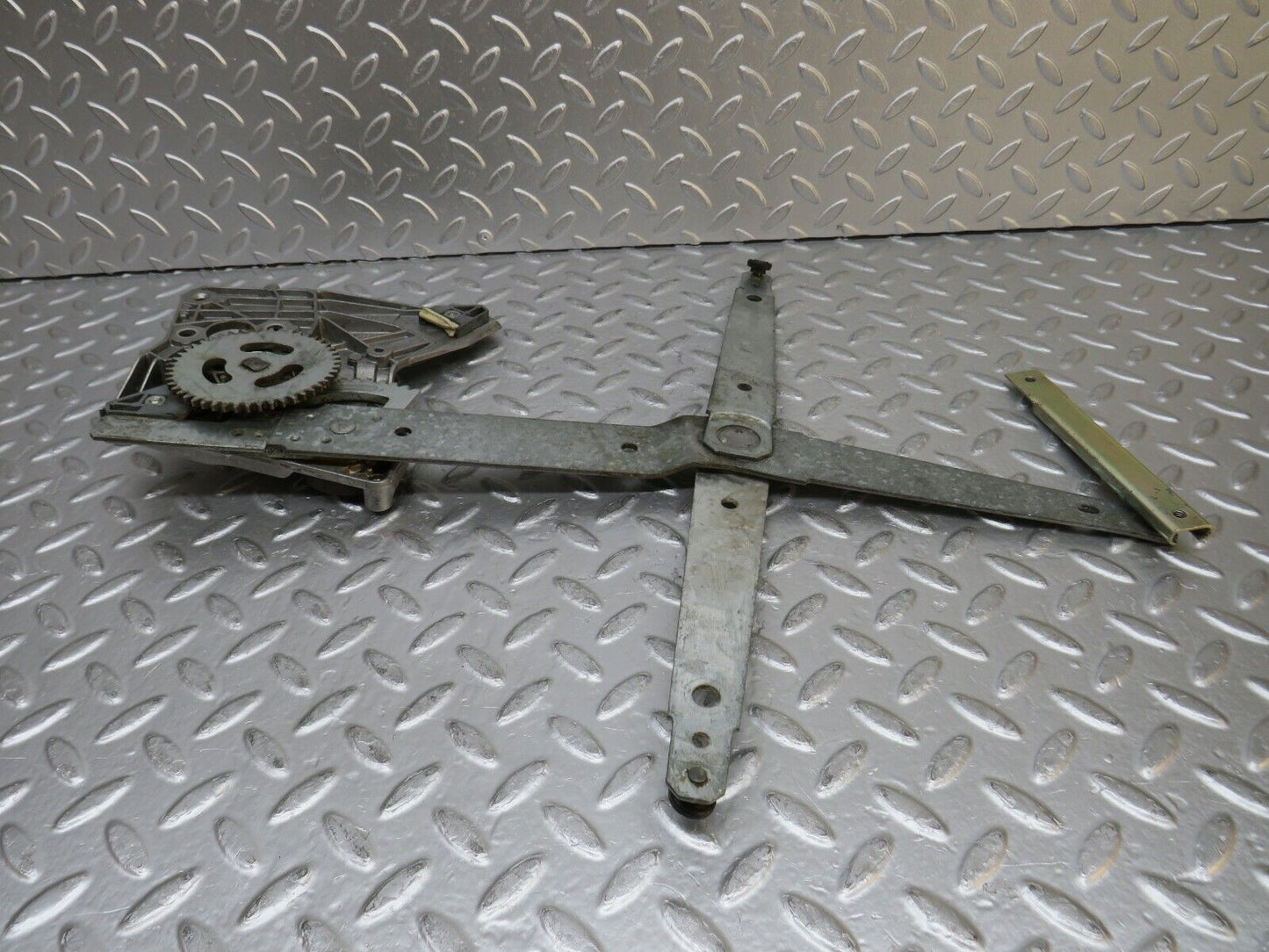 30070 Porsche 924 Right Door Power Window Regulator 477837376