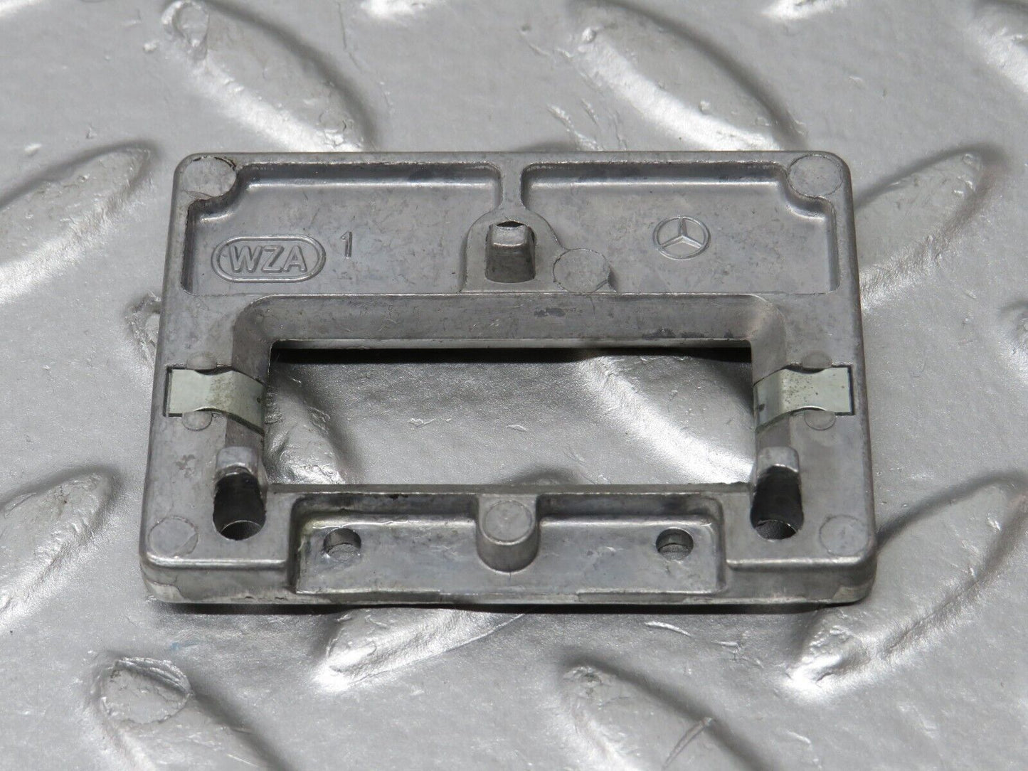 33941 Mercedes-Benz W124 260E Rear View Mirror Mount Bracket