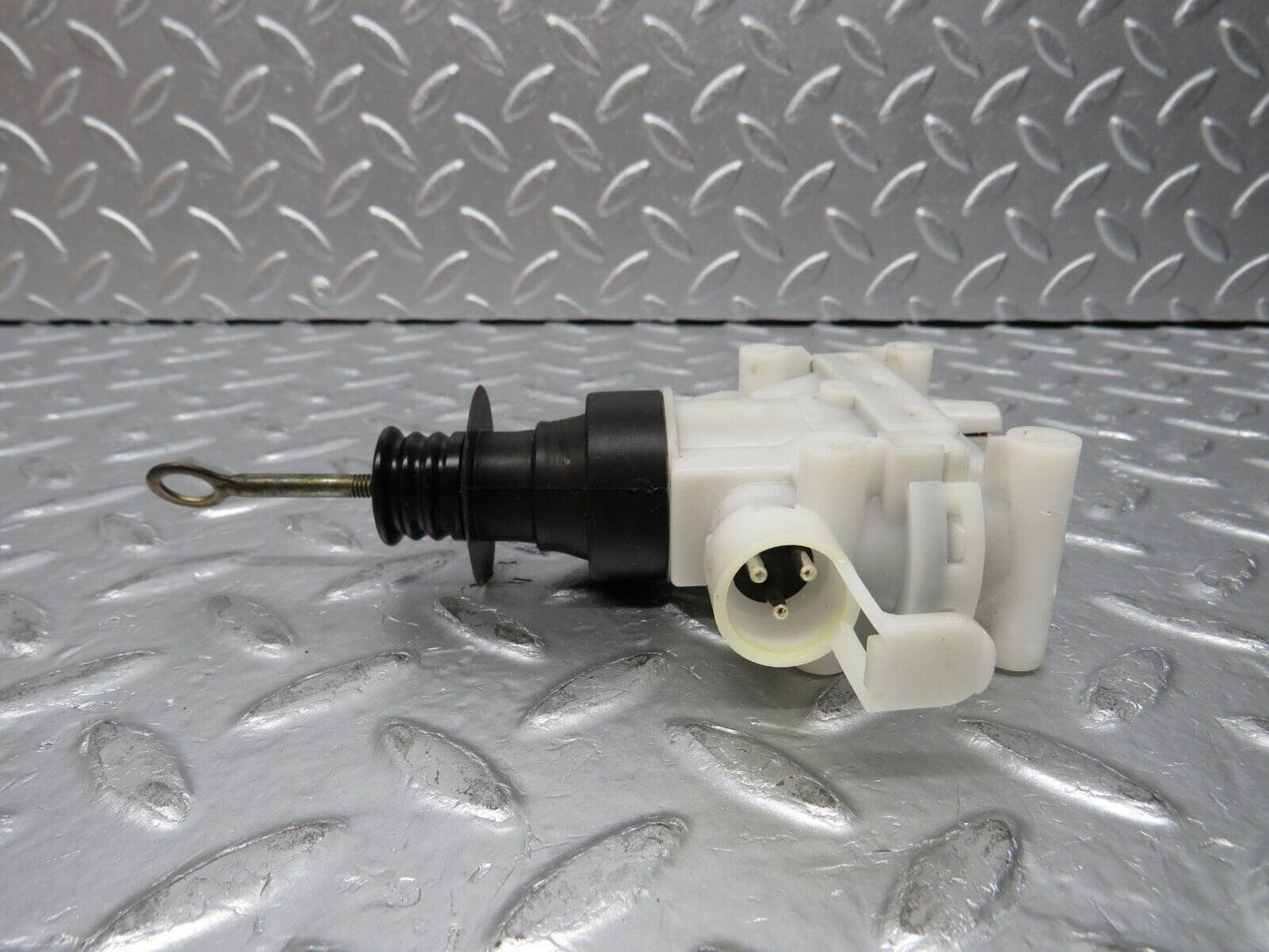 31396 Mercedes-Benz S124 220TE Door Lock Vacuum Actuator Hella Front Left