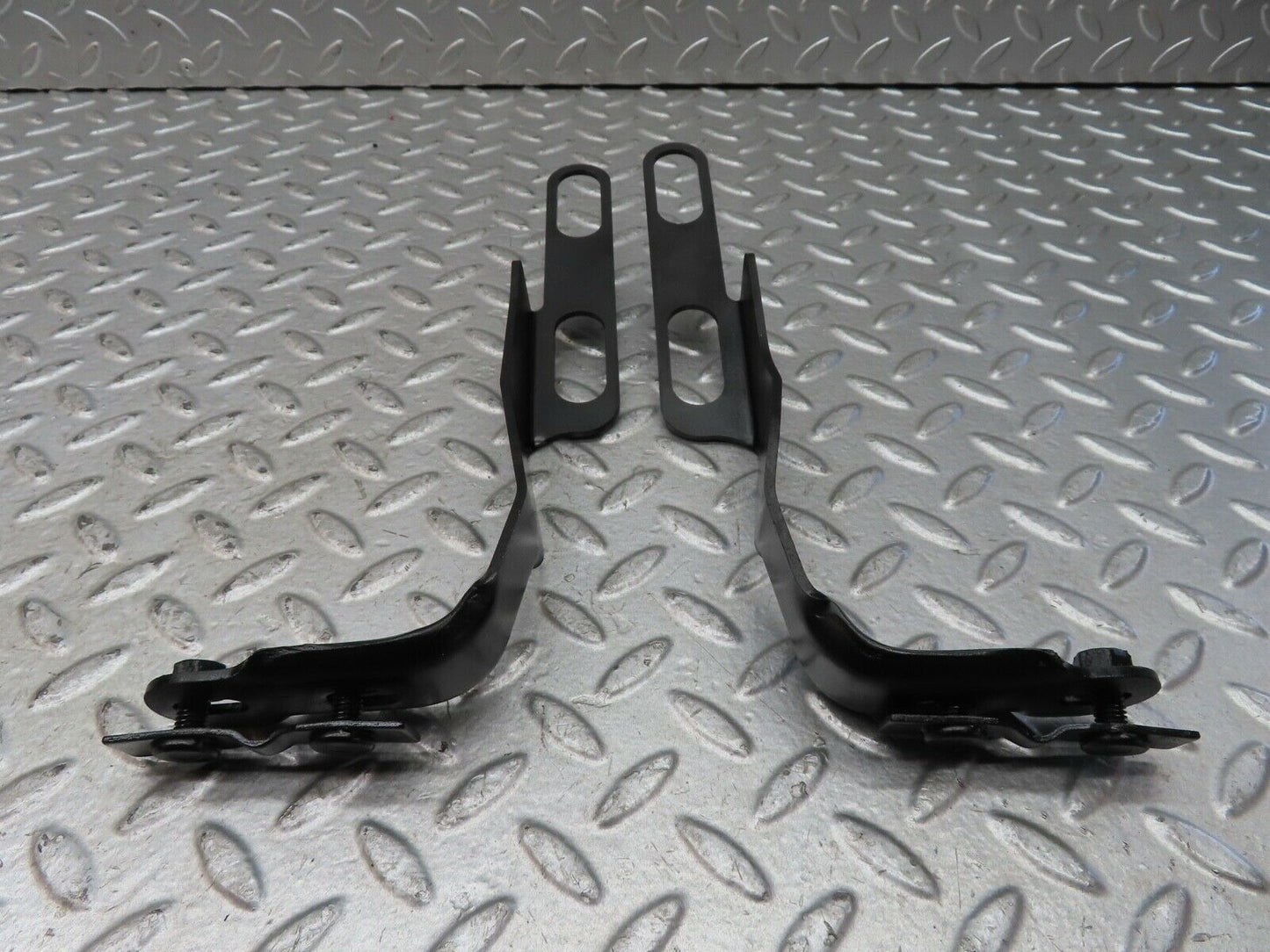 19457 Mercedes-Benz C140 CL420 Coupe Exhaust Bracket Pair 1404923341
