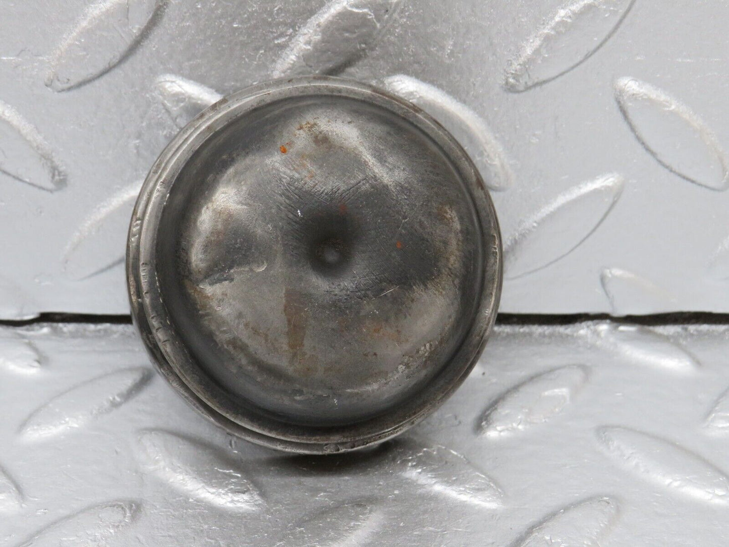 40667 Mercedes-Benz W123 300D Wheel Hub Locking Cap