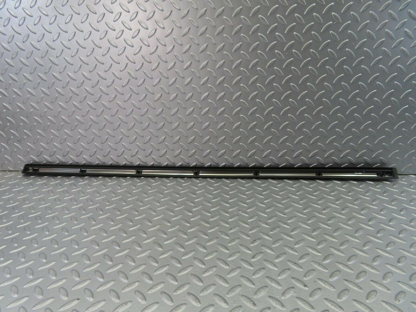 10287 Mercedes-Benz W116 Front Right Door Centre Moulding Trim