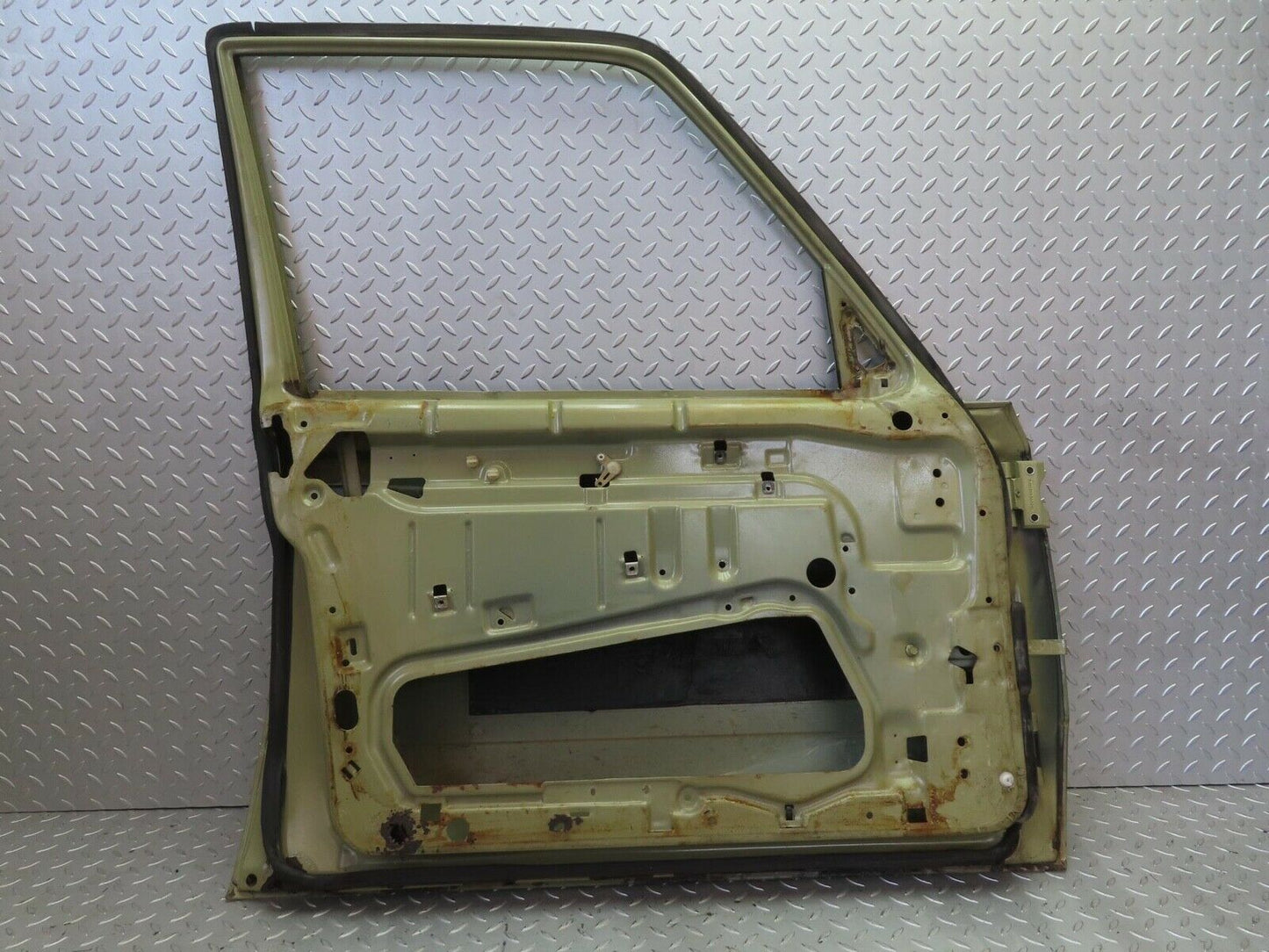 13640 Mercedes-Benz W123 200 Front Left Door