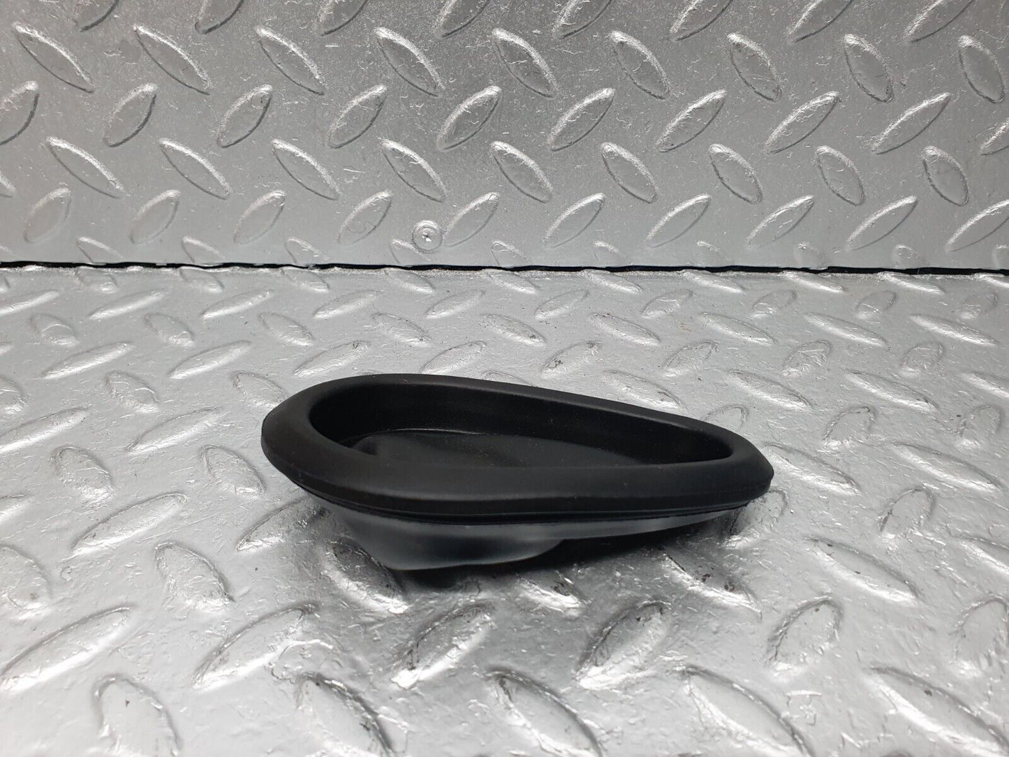 41027 Mercedes-Benz W126 300SE Fuel Tank Rubber Seal 1264710281