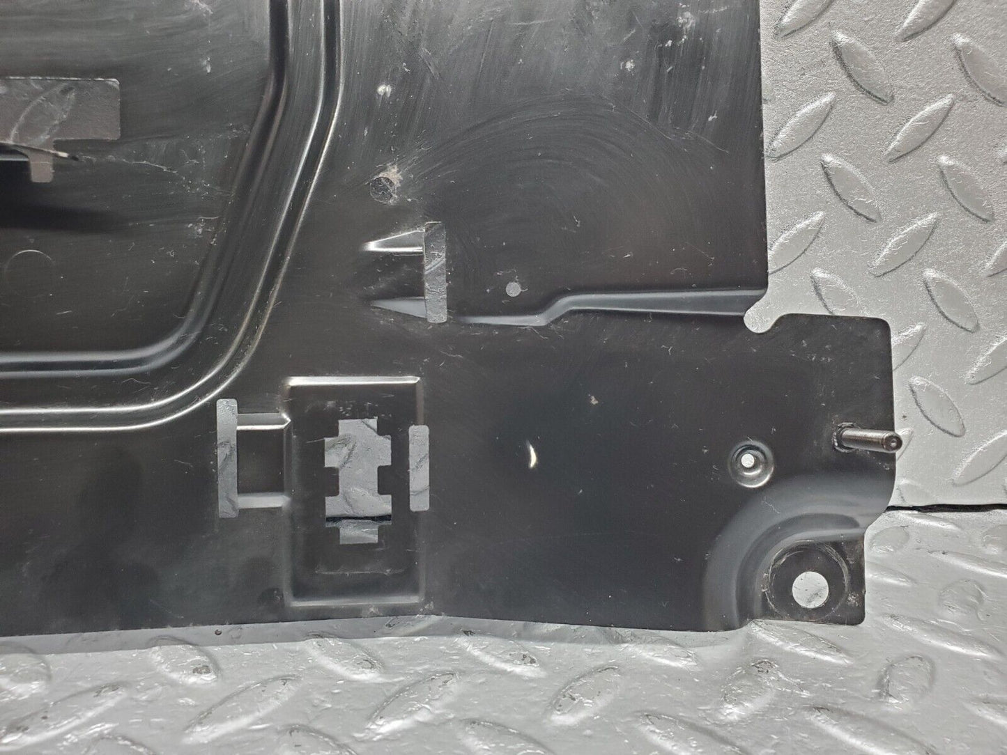 45629 Mercedes-Benz W126 420SE Left Footwell Relay Holder Bracket