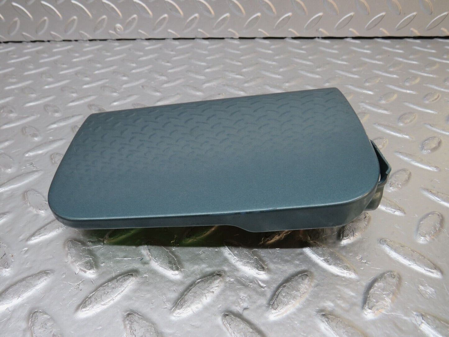 30640 Mercedes-Benz W201 190E 2.0L Fuel Tank Flap Cap 2015840139