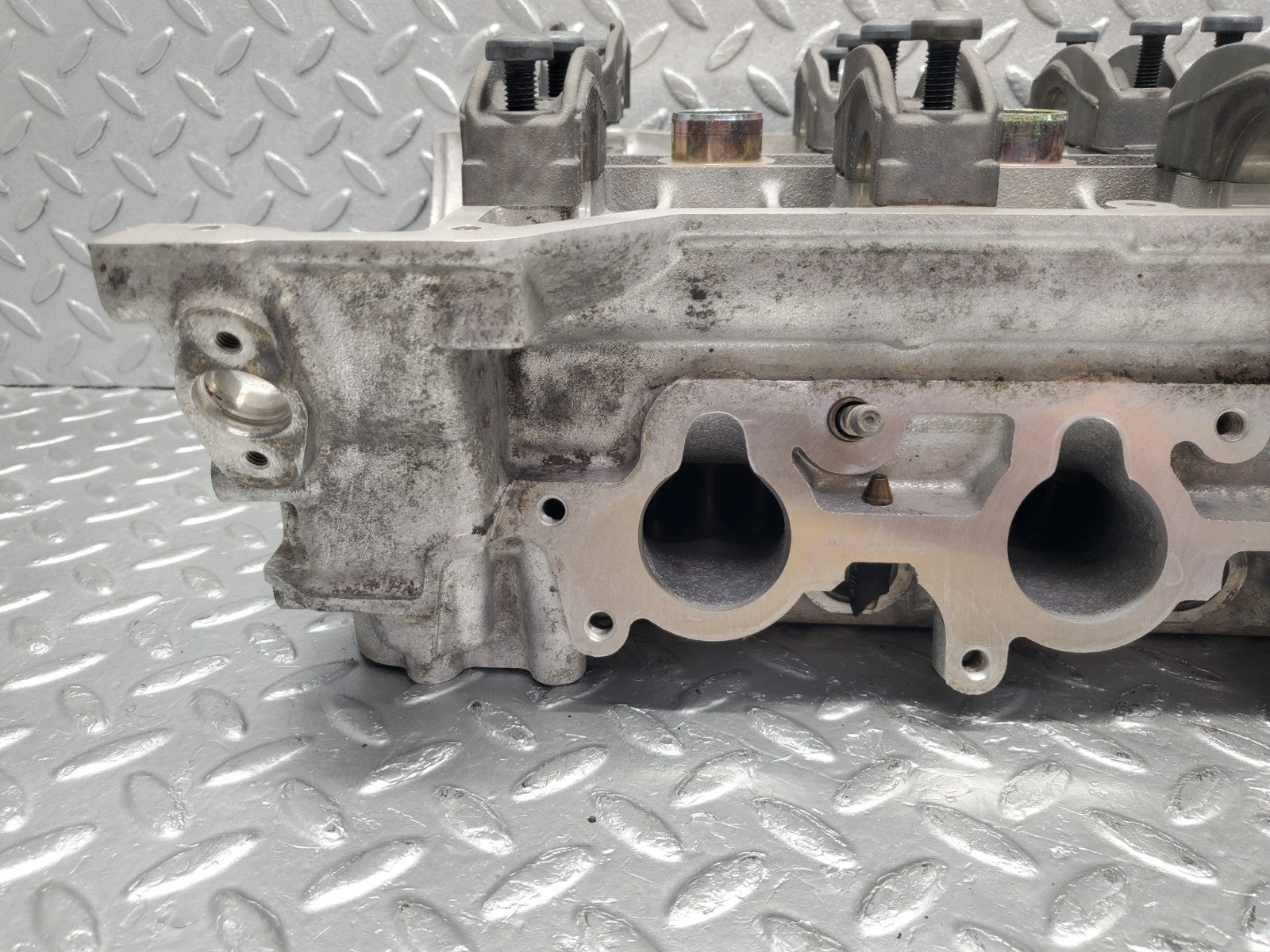 W124 Wagon cylinder head used OEM