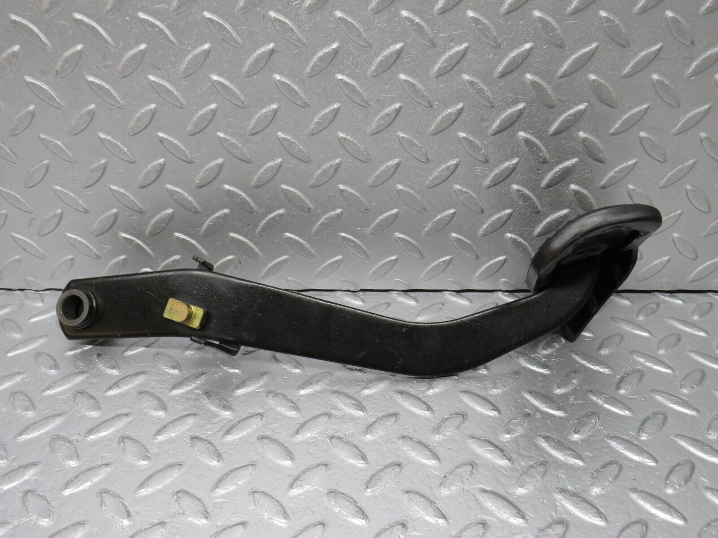 38811 Mercedes-Benz W201 190E 2.6L Brake Pedal With Rubber 1232910082