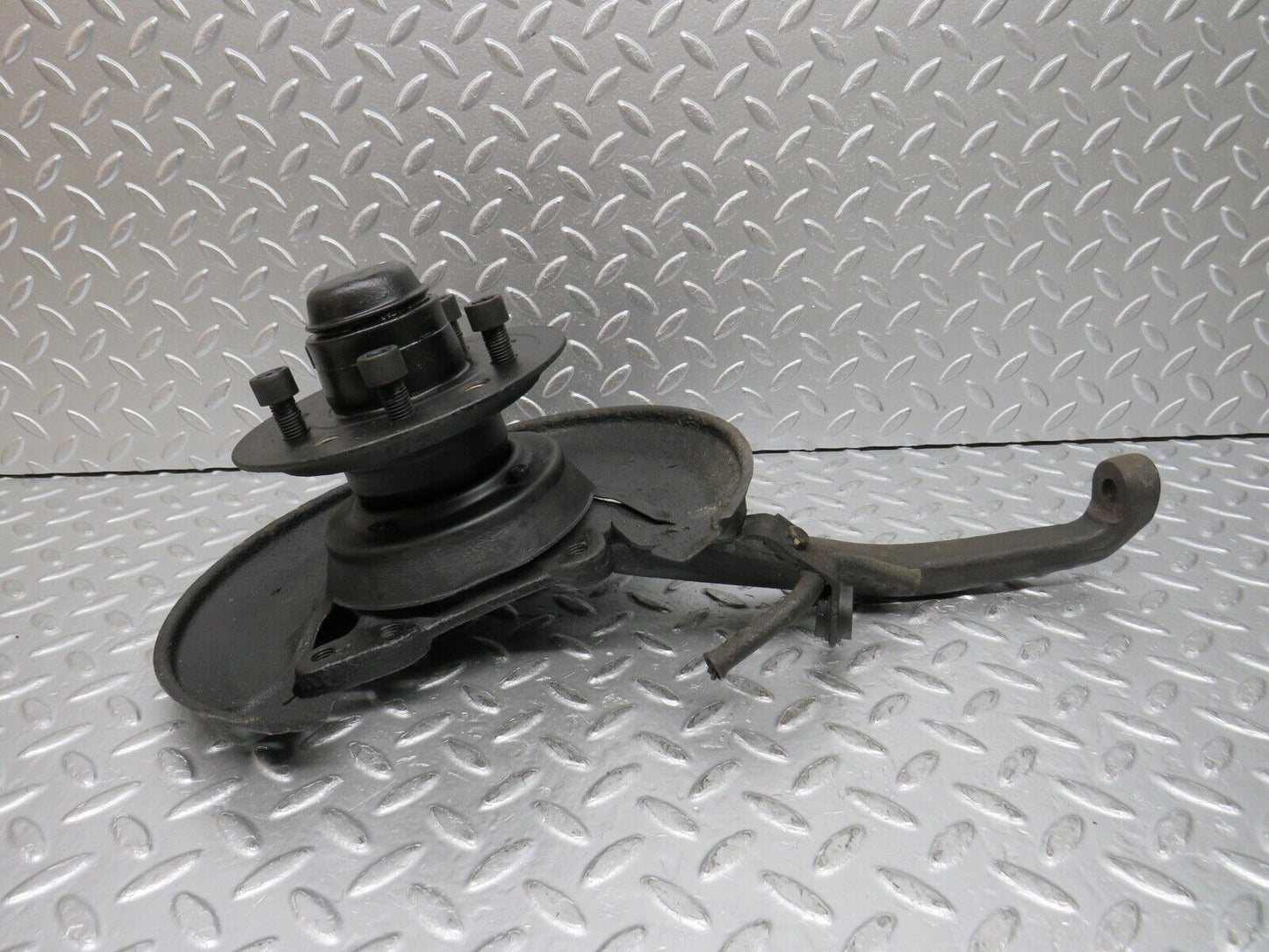 0381 Mercedes-Benz W108 280SE Complete Wheel Hub Front Left