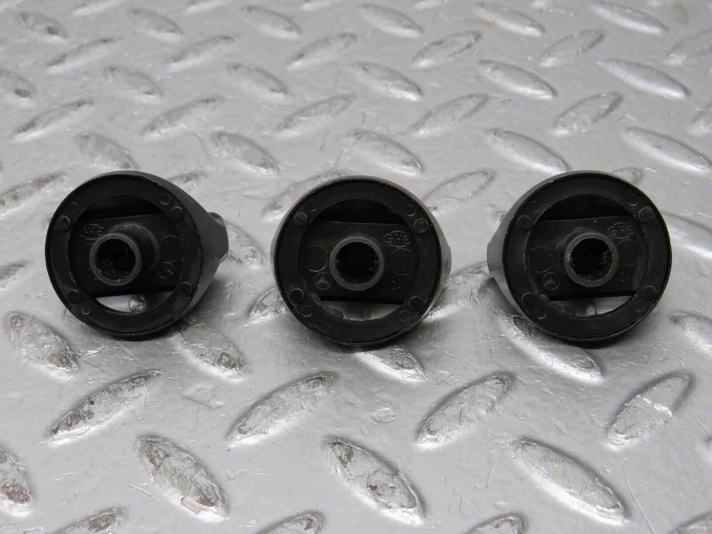32183 Mercedes-Benz W123 230E Heater Control Knob Set