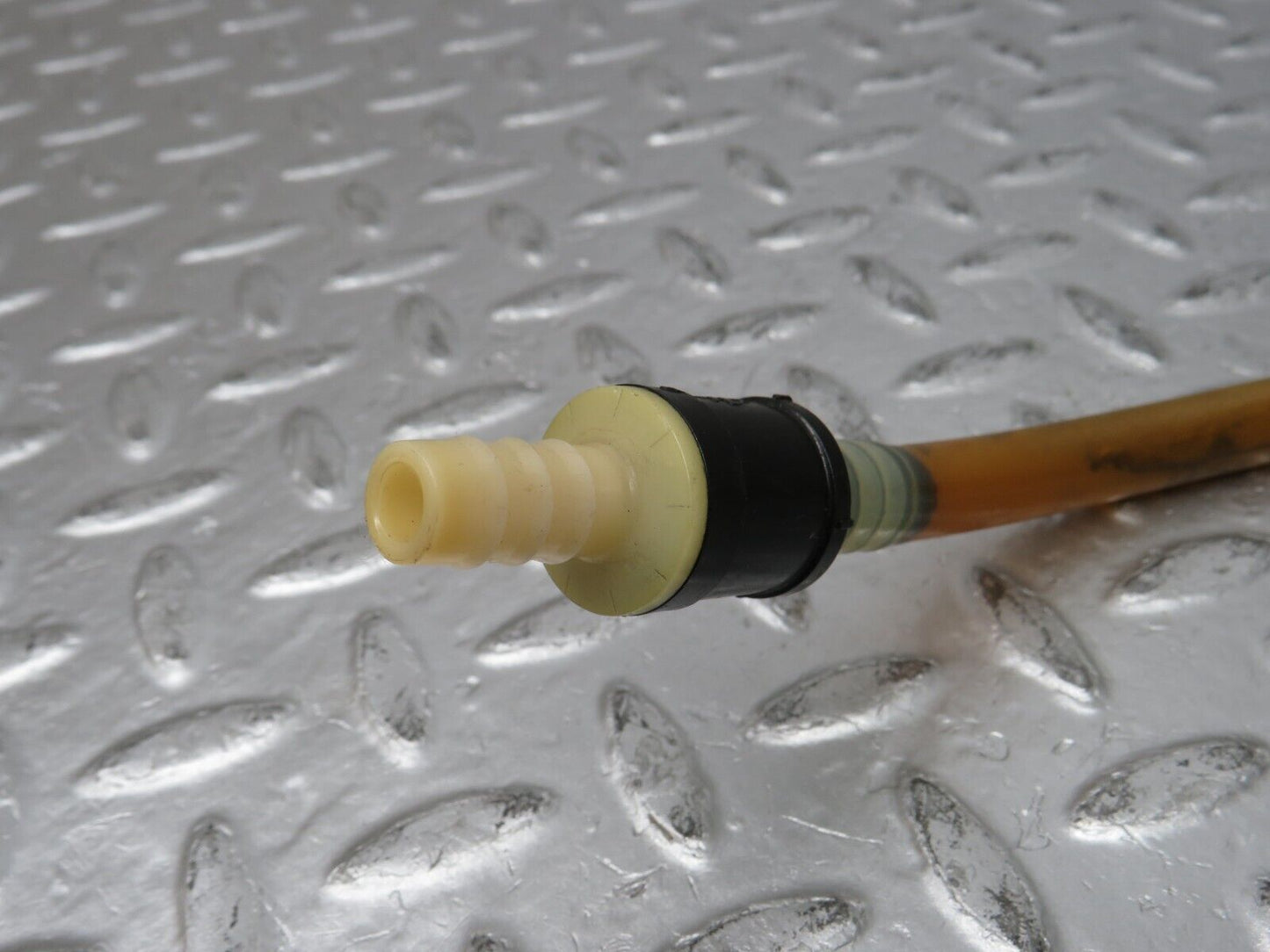 32835 Mercedes-Benz C107 R107 350 V8 Brake Servo Vacuum Pipe