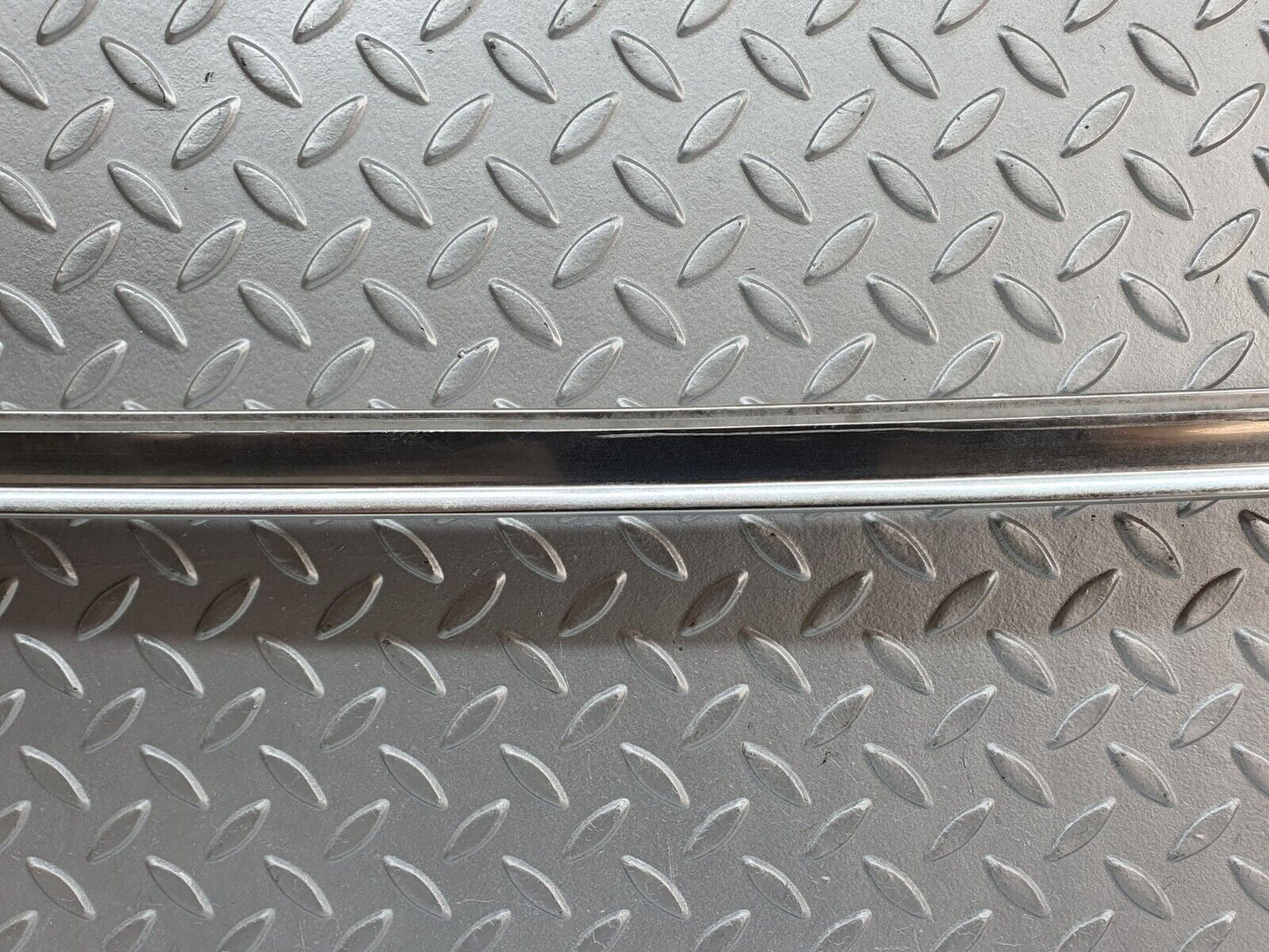 43054 Mercedes-Benz R107 Hardtop Windscreen Chrome Frame