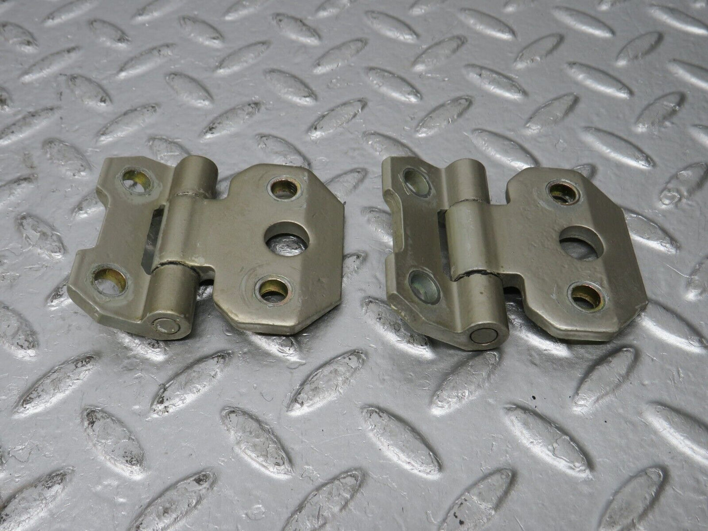 33971 Mercedes-Benz W201 190E 2.0L Left Door Hinge Pair