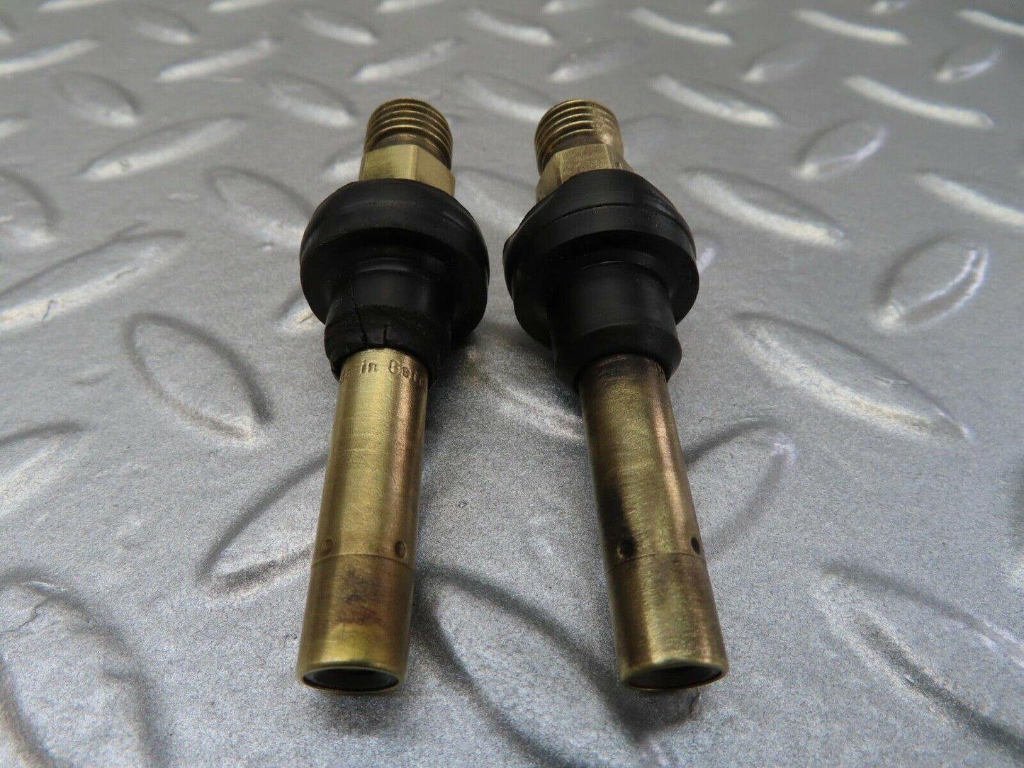 15938 Mercedes-Benz W123 280E 2x Fuel Injectors Bosch 0437502010
