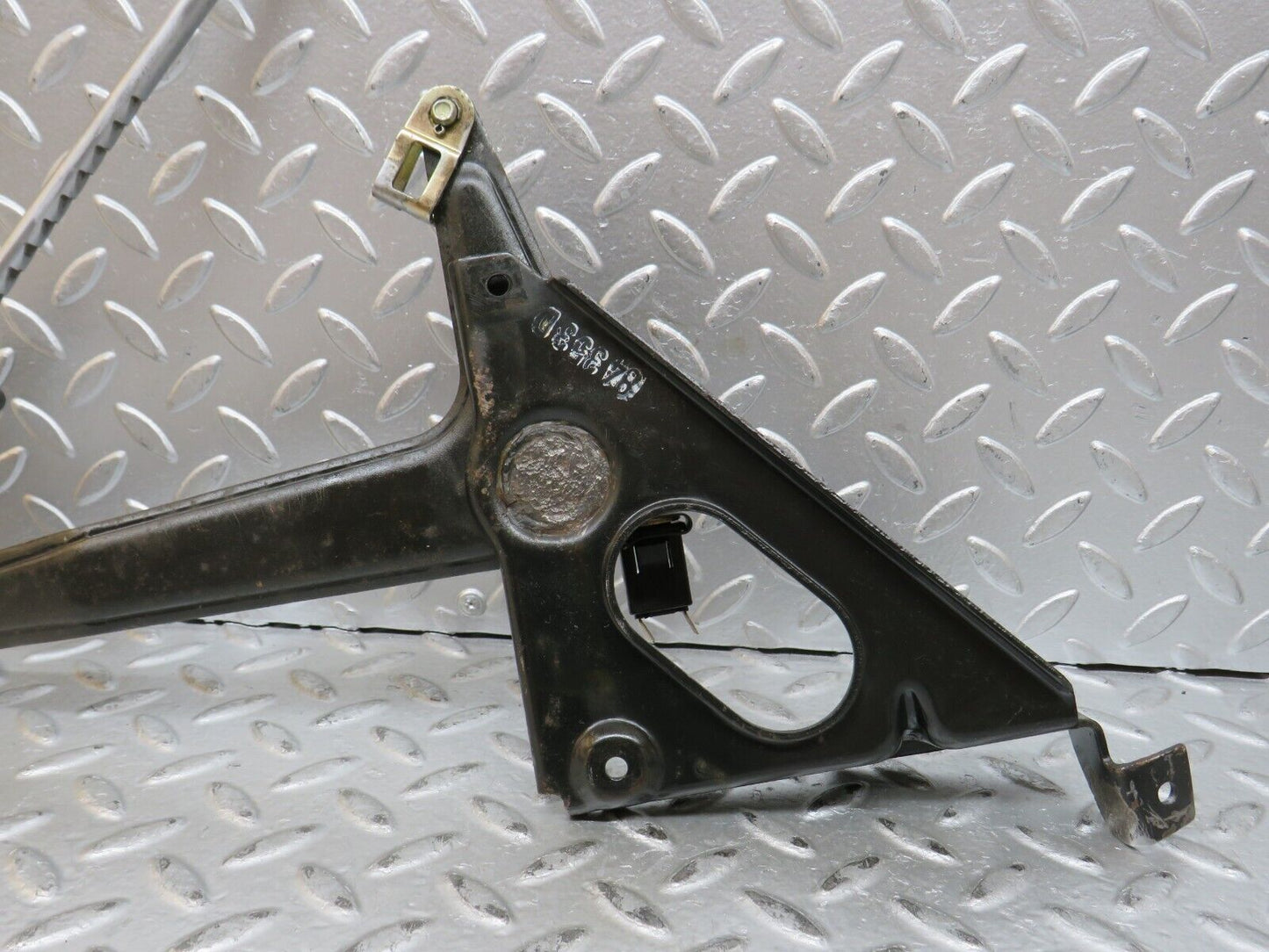 28390 Mercedes-Benz S123 240D Wagon Handbrake Regulator
