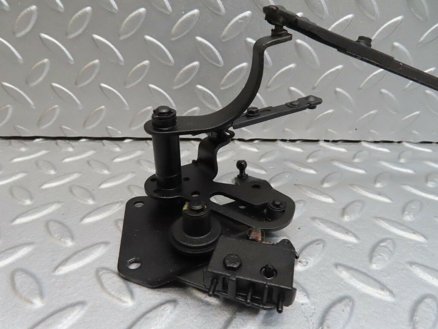 16002 Mercedes-Benz W123 280E Throttle Linkage