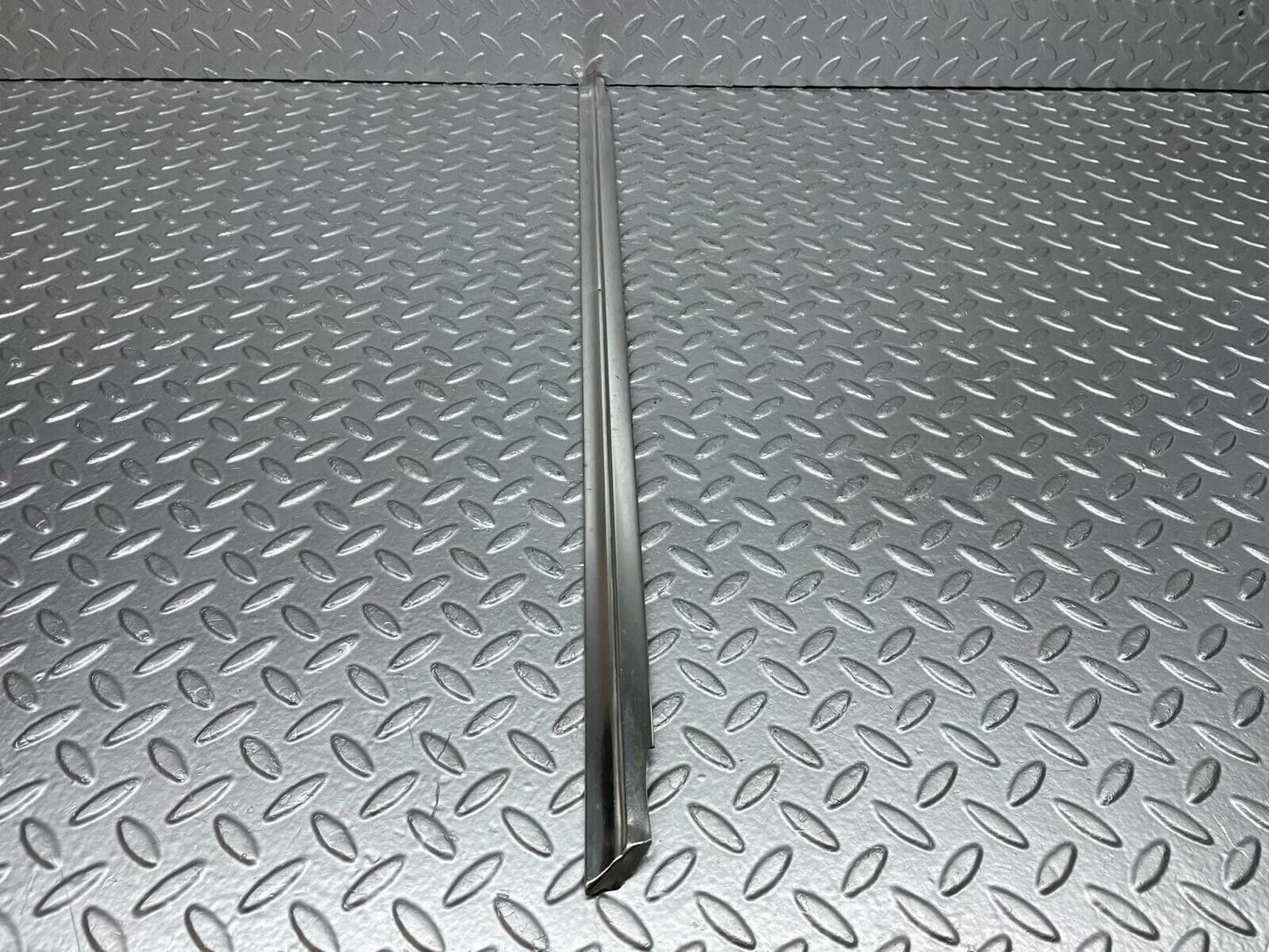 40517 Mercedes-Benz W108 Front Right Door Window Chrome Trim