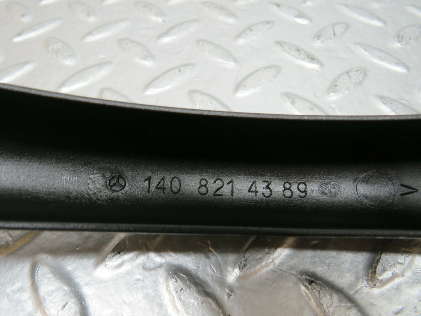 24612 Mercedes-Benz W140 S320 Boot Hinge Plastic Cover Left Side 1408214389