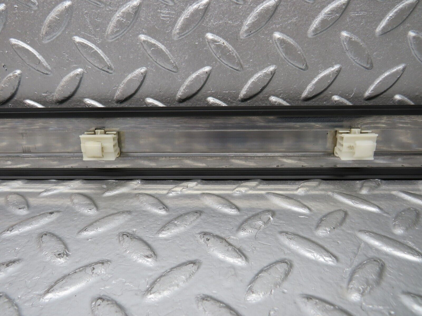 33957 Mercedes-Benz W124 260E Rear Right Door Centre Moulding Trim