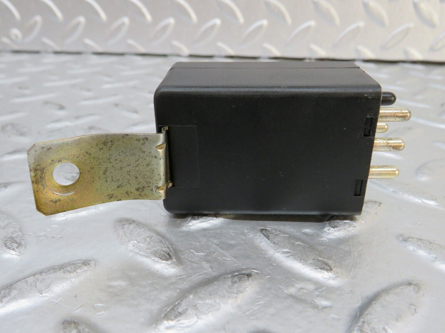 26914 Mercedes-Benz W123 240D Rear Heated Window Relay 1078200010