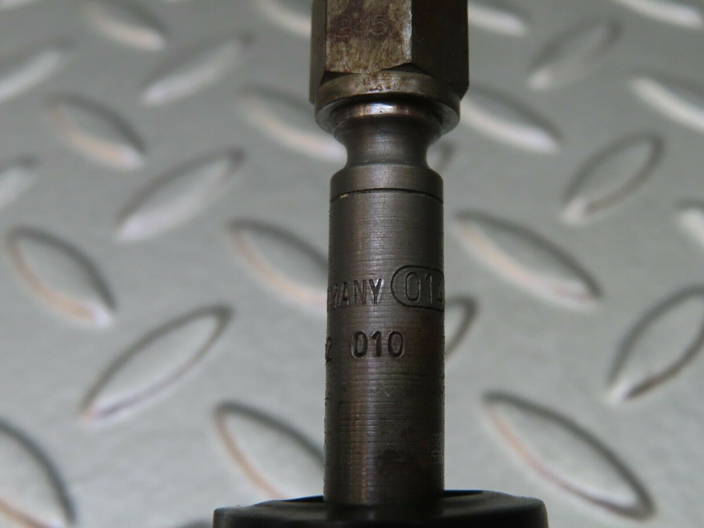 4423 Mercedes-Benz W123 230E Fuel Injector Bosch 0437502010