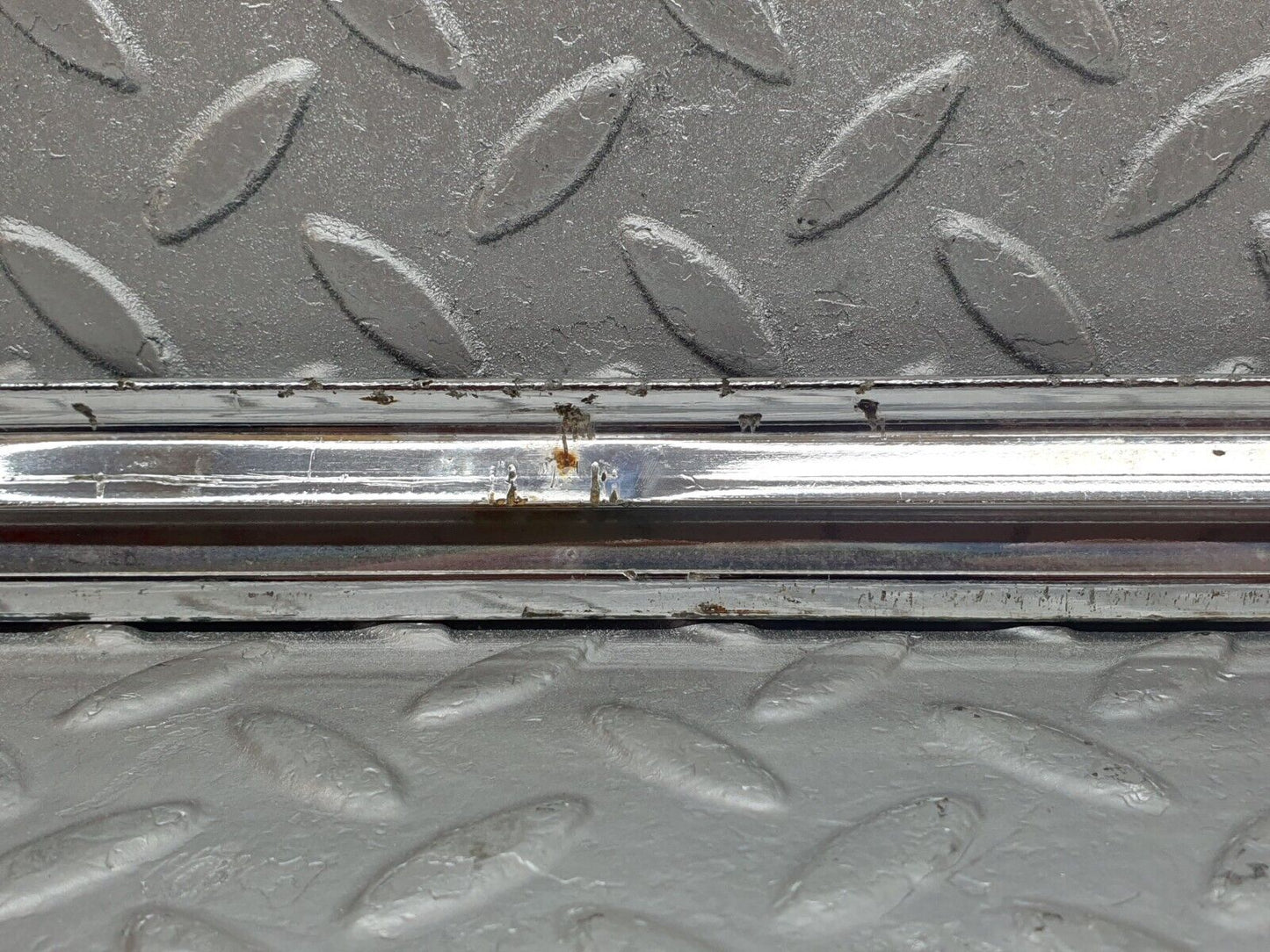 43463 Mercedes-Benz W108 280SE Front Left Door Window Chrome Trim