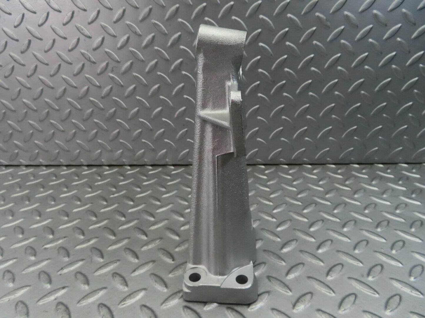 8506 Mercedes-Benz W111 Engine Mount Bracket Left Side 1272230204