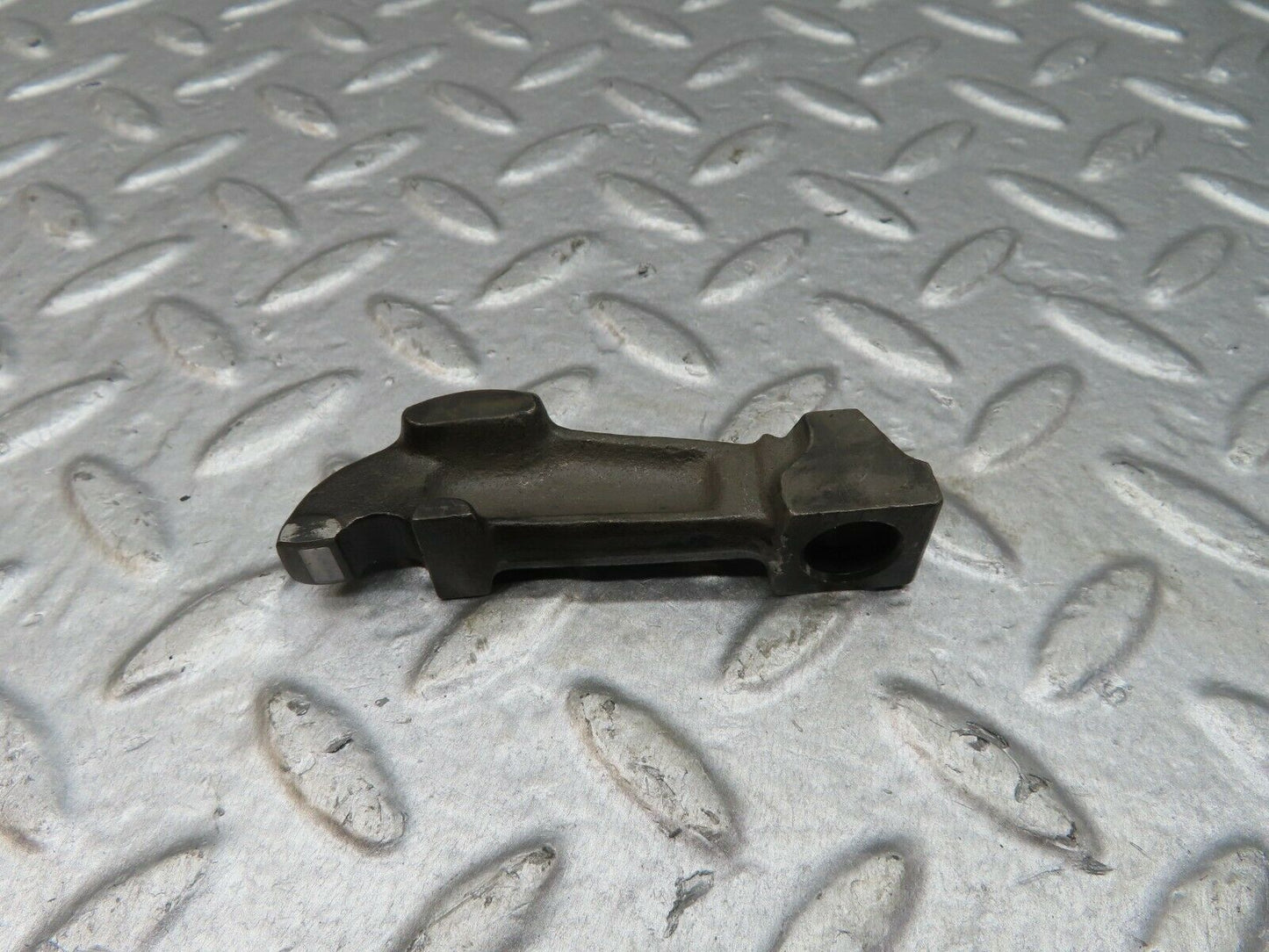 18065 Mercedes-Benz W123 200 Valve Rocker Arm With Retaining Spring