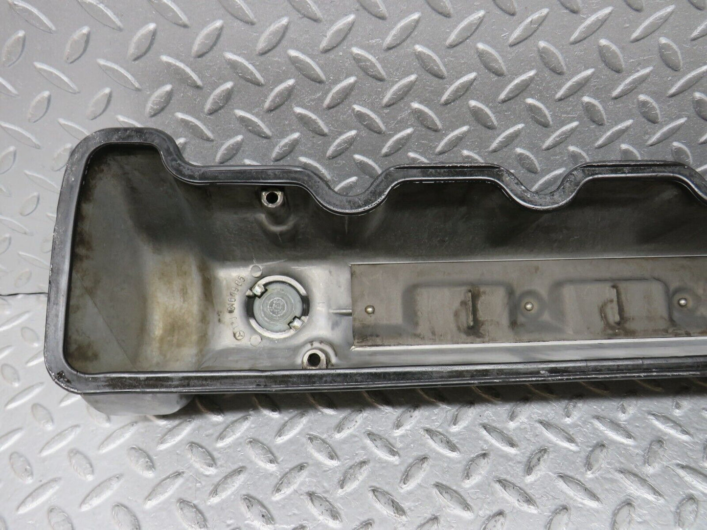 37635 Mercedes-Benz W109 300SEL Cylinder Head Valve Cover Right 1160161905