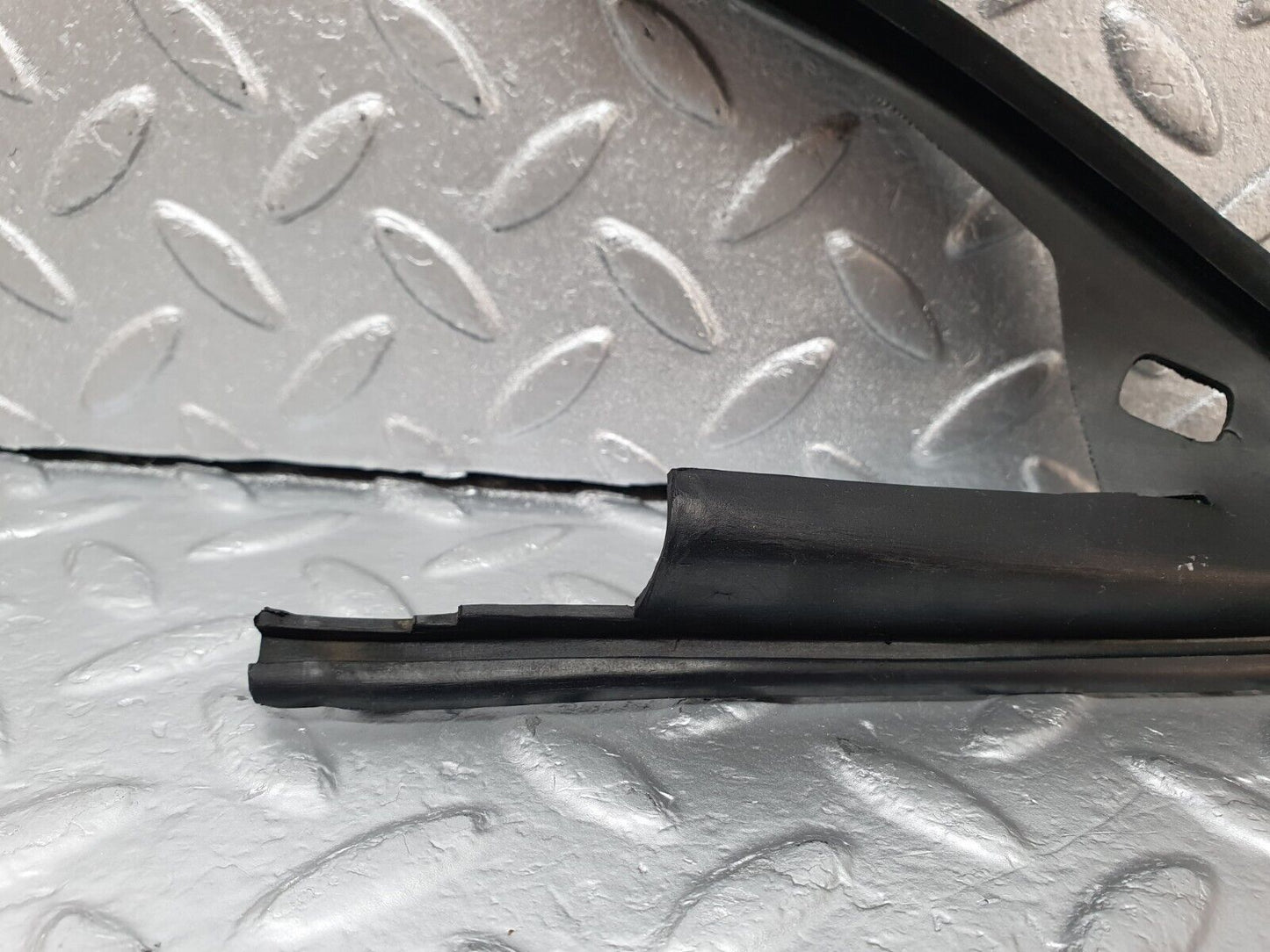 42542 Mercedes-Benz R129 320SL Coupe Right Wing Mirror Inner Rubber Seal