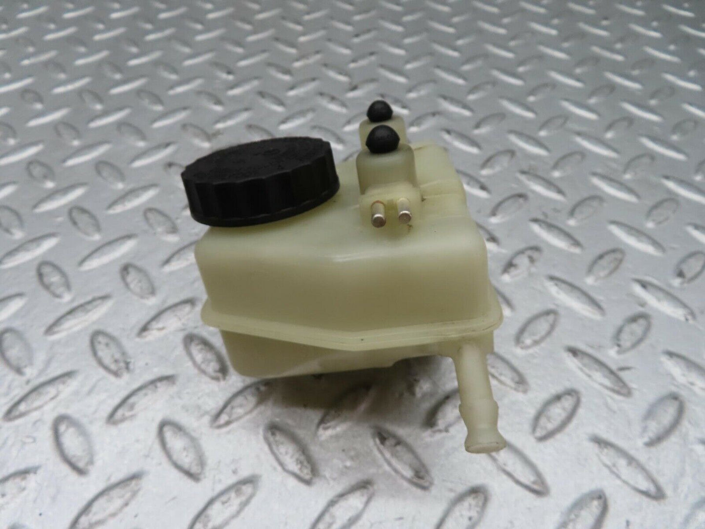 14741 Mercedes-Benz W201 190E Brake Fluid Reservoir Tank