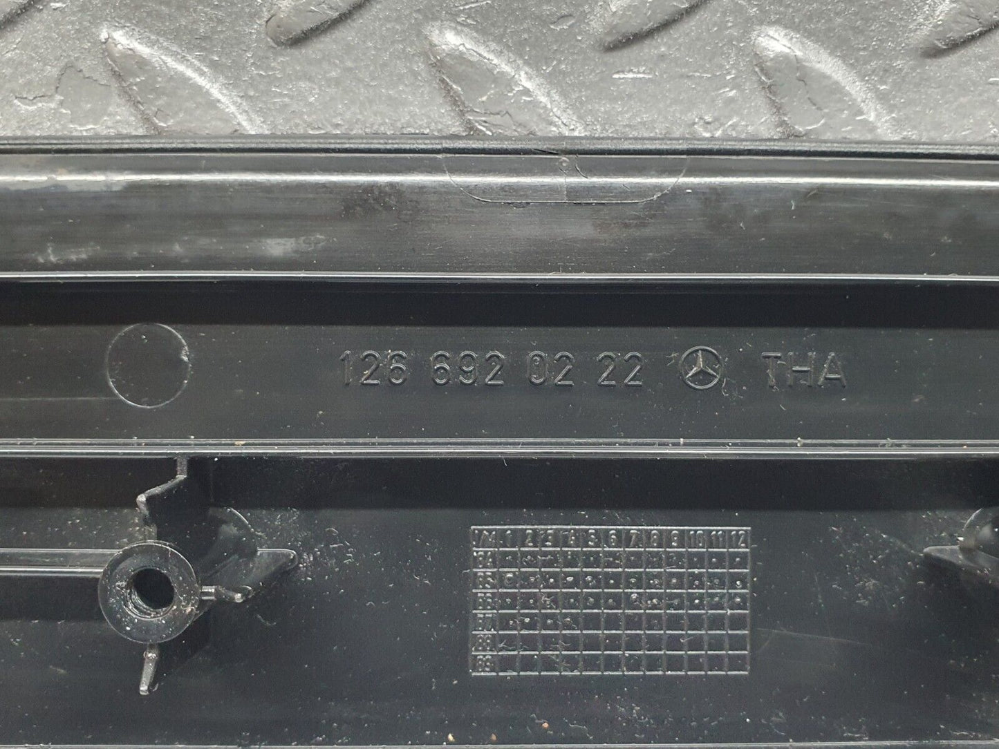 41115 Mercedes-Benz W126 300SE B Pillar Bottom Cover Right 1266920222