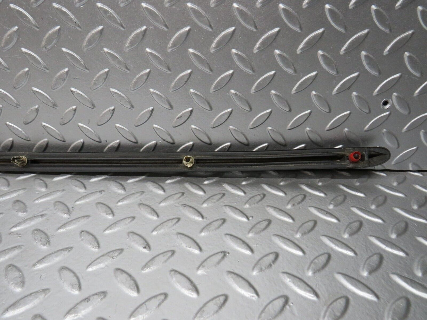 28620 Mercedes-Benz W123 280E Front Right Fender Wing Centre Moulding Trim