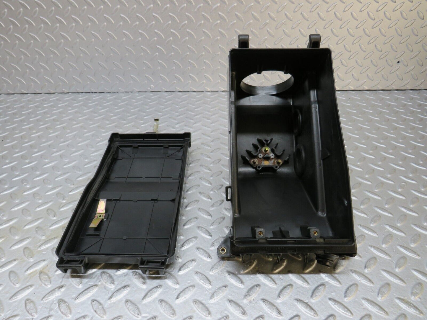 37032 Mercedes-Benz C126 420SEC Coupe Fuse Box Housing 1265401650 1265400182