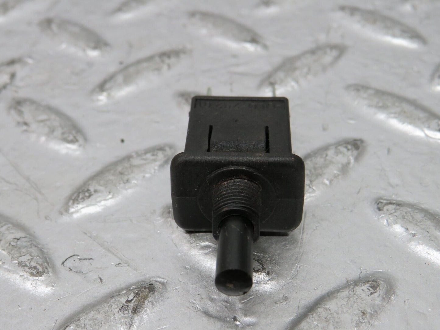 26205 Mercedes-Benz W116 450SE Door Contact Switch 0008212852