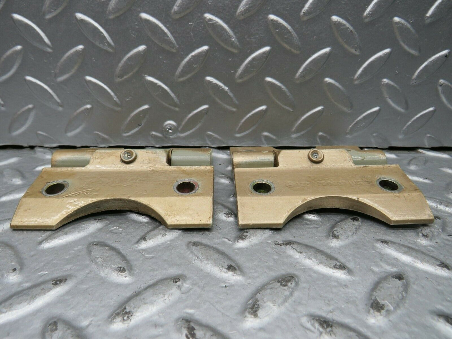 21962 Mercedes-Benz S123 280TE Wagon Door Hinges Pair 1237200037