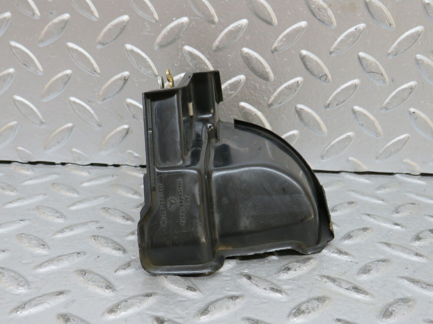 28288 Mercedes-Benz S123 240D Wagon Front Right Door Lock Mechanism 1237330208